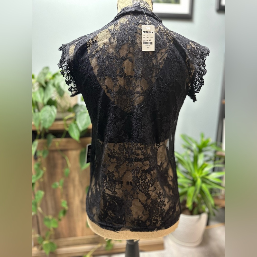 Express lace sleeveless top with built in bralette, size XS. New with tags. - Picture 2 of 3